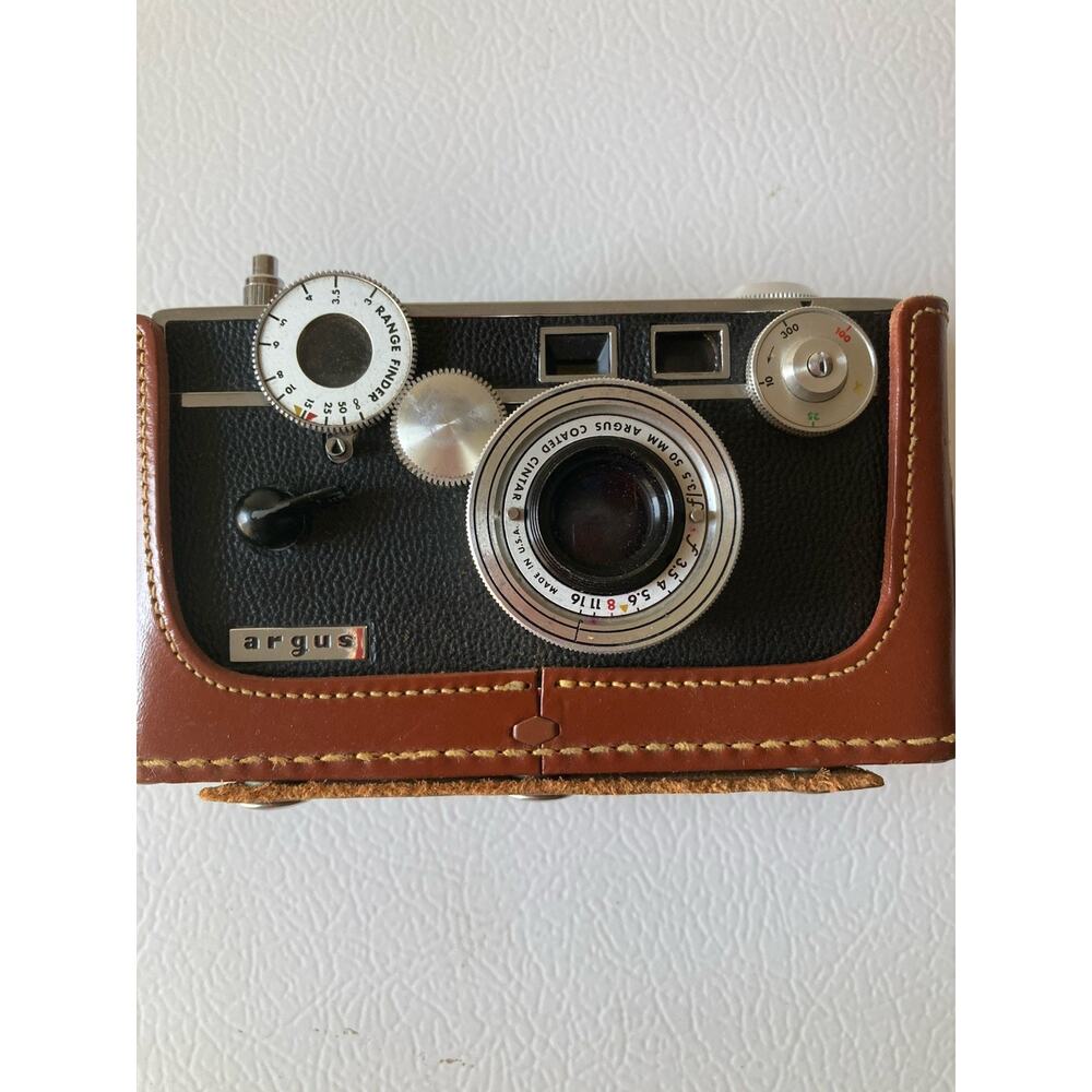 Vintage Argus rangefinder camera - Classic photography collector's item Untested
